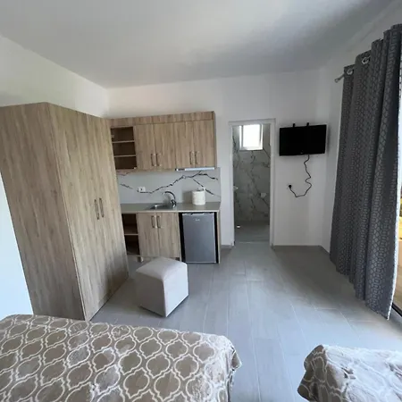 Adi's Sarandë